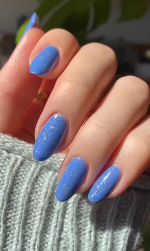 Gilded bleue nails